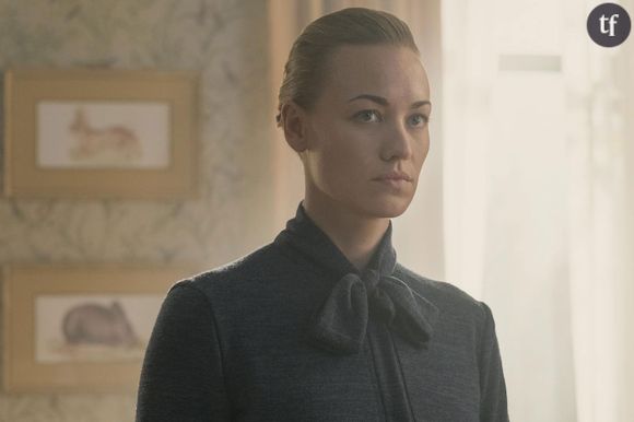 Yvonne Strahovski (Serena) dans la saiso 2 de The Handmaid's Tale