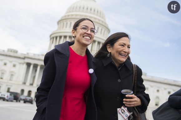 Alexandria Ocasio-Cortez et l'Amérindienne Deb Haaland, élues, arrivent au Capitol le 14 novembre 2018