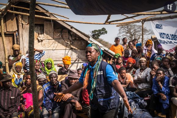 Intervention de Finda Iffono dans un village en Guinée