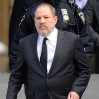 Harvey Weinstein "tente désespérément" d'engager une avocate