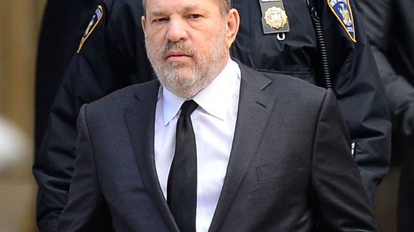 Harvey Weinstein "tente désespérément" d'engager une avocate