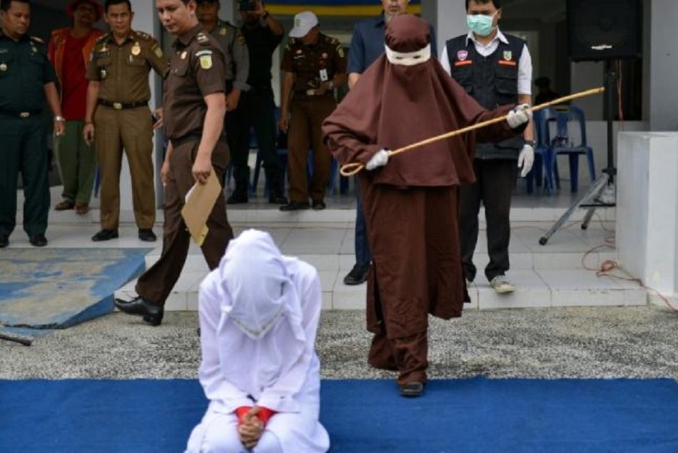 AFP News Twitter - la violence faite aux femmes, par les femmes, à Aceh.