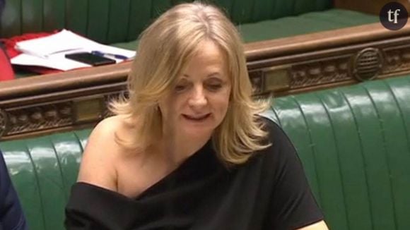 Critiquée pour son épaule dénudée, cette députée britannique répond aux trolls