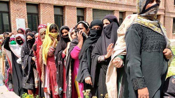 Le manque de "pudeur" des femmes responsable du coronavirus selon un imam pakistanais