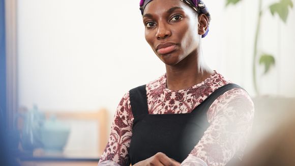 Tabous, sang menstruel, female gaze... Michaela Coel nous parle de sa série "I May Destroy You"