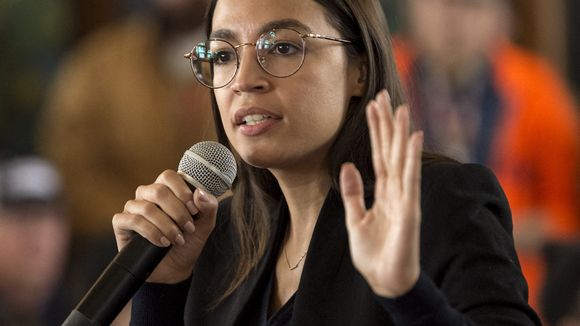 Alexandria Ocasio-Cortez recadre l'élu qui l'a insultée de "fucking bitch"