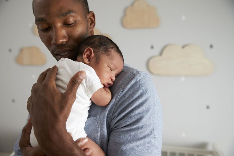 Le futur congé paternité pourrait durer un mois et être obligatoire