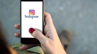 Instagram change sa règle sur le "pressage de seins"