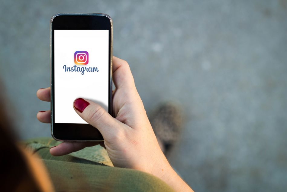 Instagram change sa politique du "pressage de seins"
