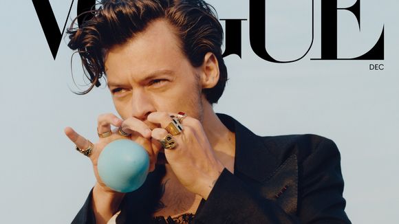 Harry Styles en robe en Une de "Vogue" ? Les adeptes de la masculinité toxique bondissent