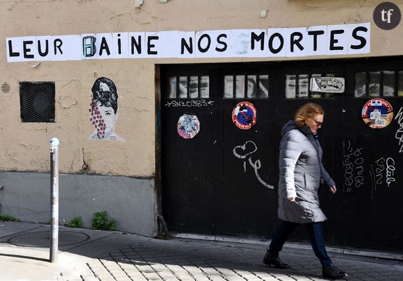 "Leur haine, nos mortes" : un collage pour dénoncer les féminicides, à Paris, le 11 février 2020.