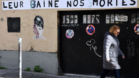 L'émouvant mémorial des colleur·euses en hommage aux victimes de féminicides