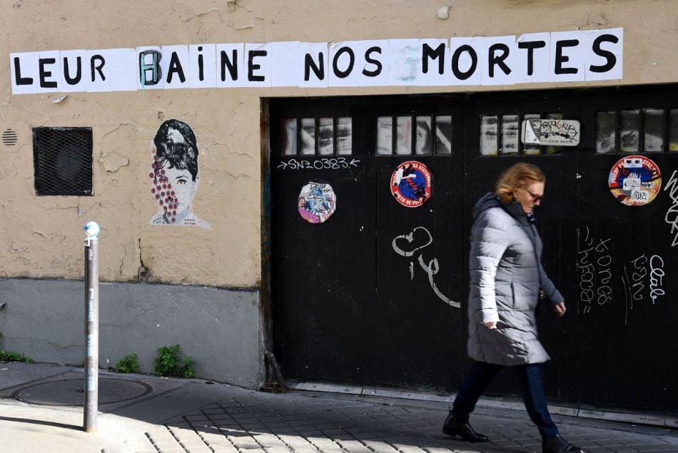 "Leur haine, nos mortes" : un collage pour dénoncer les féminicides, à Paris, le 11 février 2020.