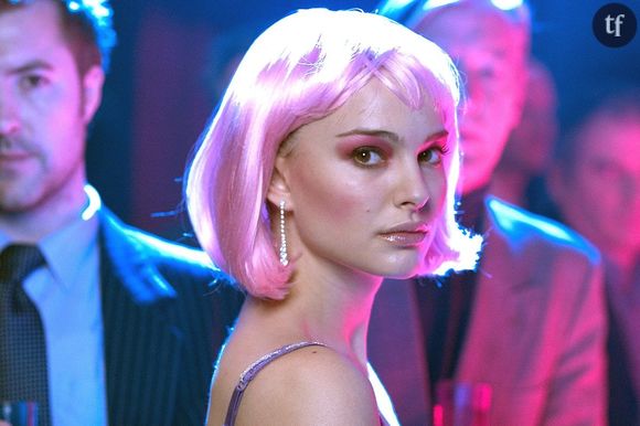 "Closer" avec Natalie Portman : en 2004 déjà, la grande mode du rose glamour.