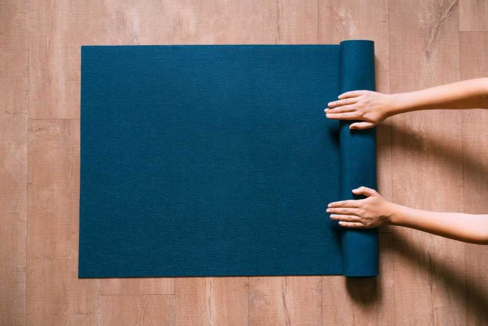 5 postures de yoga faciles pour garder le moral