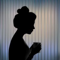 Pourquoi tant de femmes ont peur la nuit, seules chez elles