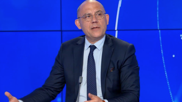 Facile de télétravailler avec des enfants ? Les propos très énervants du député Bruno Questel