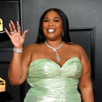 Lizzo poste un selfie nu non-retouché pour combattre la "distorsion numérique"