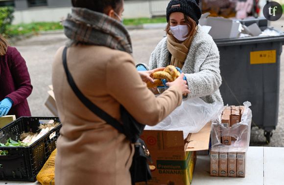 L'association Gaelis distribue des paniers-repas pour les etudiants en situation de precarite sur le campus universitaire de la Doua en décembre 2020.