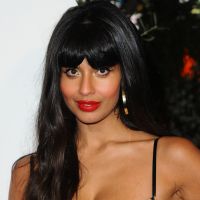 Jameela Jamil s'agace de la comparaison sexiste entre Jennifer Garner et Jennifer Lopez