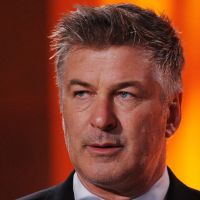 Alec Baldwin tue la directrice de la photo sur un tournage de film : que s'est-il passé ?