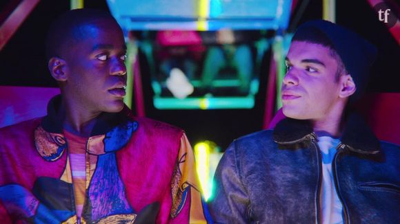 Eric et Rahim dans la série Netflix "Sex Education"