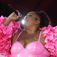 La reine Lizzo se réjouit de la tendance TikTok body positive "LizzoBigGrrrls"