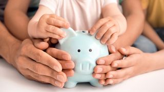 Elever un enfant coûterait aussi cher qu'une maison