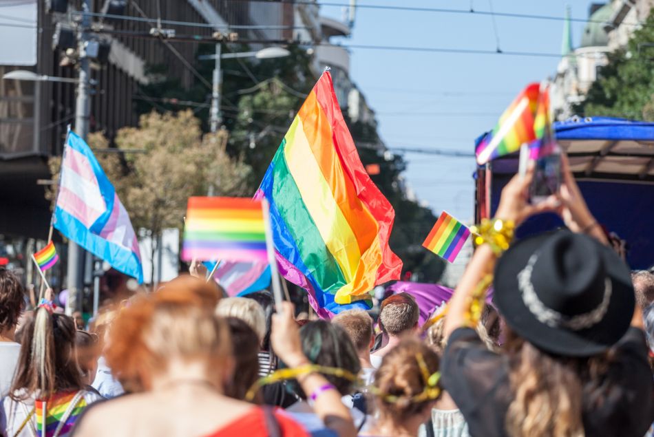 "Nous voulons des droits, pas des miettes" : les assos lesbiennes dénoncent