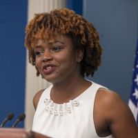 Karine Jean-Pierre devient la première porte-parole noire et lesbienne de la Maison Blanche