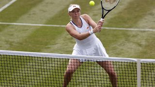 Les tenues blanches pénalisent-elles les joueuses de tennis ?