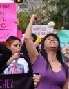 Au Mexique, les militantes féministes s'indignent de ce féminicide et de l'impunité des agresseurs.