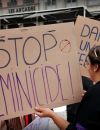 Des militantes dénoncent les féminicides lors d'une manifestation en France