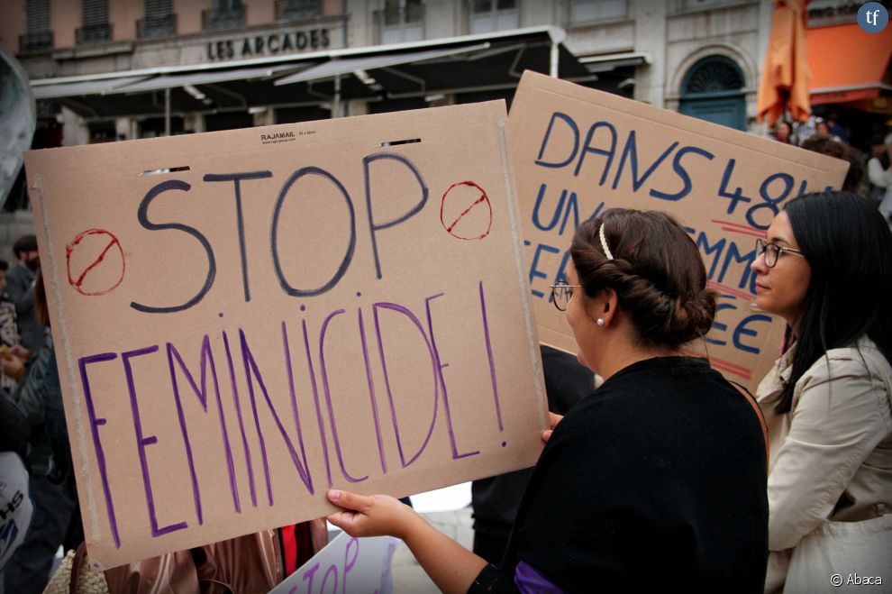 Des militantes dénoncent les féminicides lors d&#039;une manifestation en France