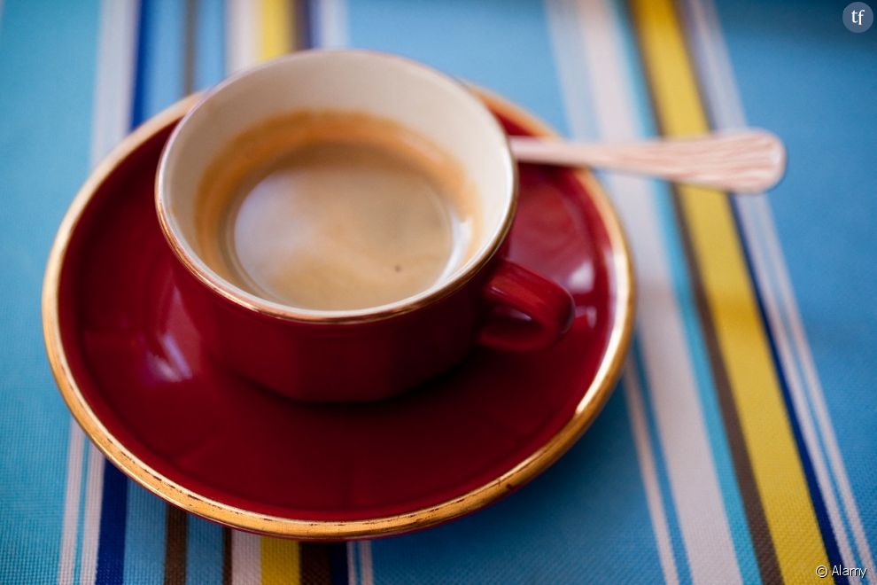 Il ne faut pas boire un café dès le réveil, disent les experts.