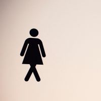 La constipation toucherait deux fois plus les femmes que les hommes : pourquoi ?