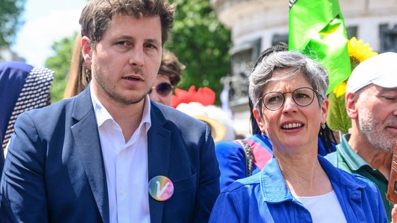 L'écologiste Julien Bayou réplique : "Sandrine Rousseau est allée trop loin"
