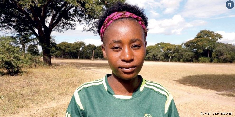     Edna Banda, Zambienne de 19 ans, a été déscolarisée et mariée de force par ses grands-parents à l&#039;âge de 16 ans, à un homme de 31 ans. 0 l&#039;occasion de la Journée internationale des droits des filles, ce mardi 11 octobre, elle témoigne auprès de Terrafemina    