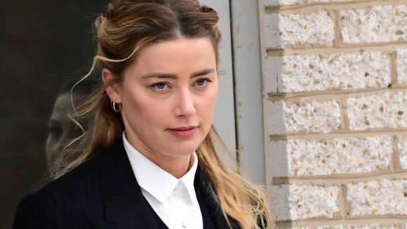 130 collectifs et militantes féministes prennent la défense d'Amber Heard