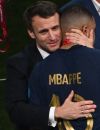 Emmanuel Macron crée le malaise face à Kylian Mbappé après la finale de la Coupe du Monde le 18 décembre 2022