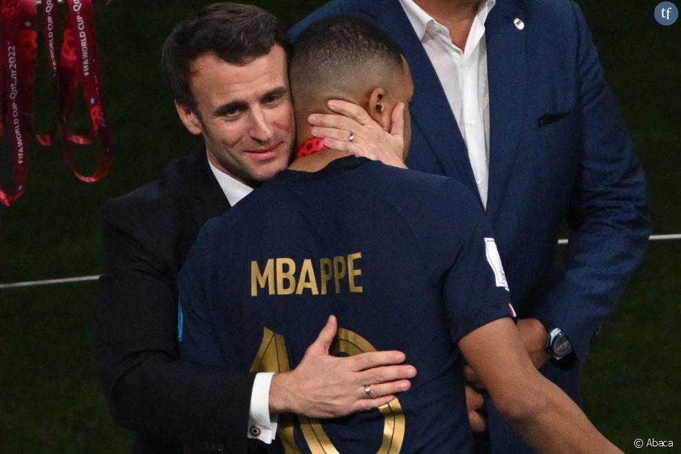 Emmanuel Macron crée le malaise face à Kylian Mbappé après la finale de la Coupe du Monde le 18 décembre 2022