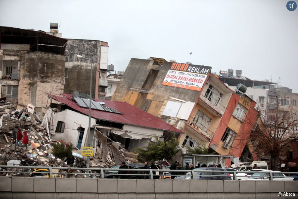   6000 bâtiments se sont effondrés suite à cette catastrophe.   
  