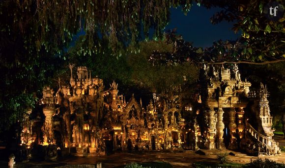 5) Visiter l'oeuvre de Ferdinand Cheval à la lumière des bougies au Palais Idéal du Facteur Cheval à Hauterives