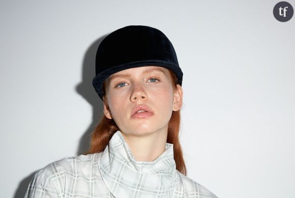 Disparue le 8 septembre 2022 à l'âge de 96 ans, il y a tout juste un an, les marques La Redoute et Roseanna lui rendent hommage dans une collection capsule chic et colorée à l'image de la regrettée monarque.