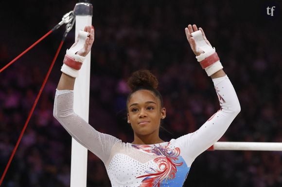 La Française Melanie De Jesus Dos Santos sur l'épreuve des barres asymétriques lors de la World Challenge Cup de gymnastique artistique à l'Accor Arena de Paris, en France, le 30 septembre 2018.