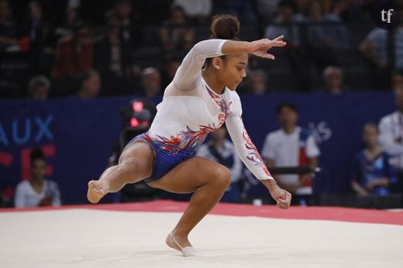 La Française Mélanie De Jesus Dos Santos dans l'épreuve au sol lors de la World Challenge Cup de gymnastique artistique à l'Accor Arena à Paris, France, le 30 septembre 2018.