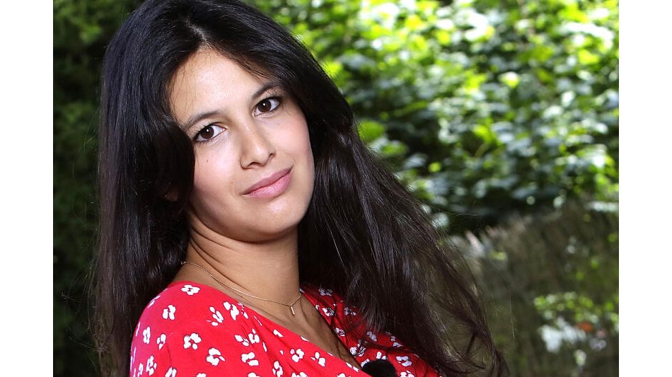A savoir ? Convoquer mille et un enjeux actuels : le sacrifice de nos données personnelles aux GAFA, l'exigence d'un partage quotidien de notre intimité, mais aussi la remise en question de la justice institutionnelle.
Portrait de Lilia Hassaine lors de la 5ème édition des écrivains chez Gonzague Saint Bris à Chanceaux-Près-Loches le 27 août 2023. © Cédric Perrin / Bestimage