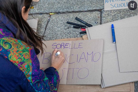 Mais les politiques aussi s'expriment, comme le relate franceinfo.  
Protesters hold placards during a Flash Mob demonstration following the suspected feminicide of 22-year-old Giulia Cecchettin, in Milan, Italy, on November 22, 2023. Photo by Massimo Alberico/IPA/ABACAPRESS.COM