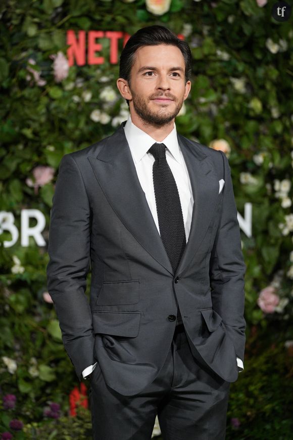 "Espèce de p**é" : Jonathan Bailey ("Bridgerton") victime d'une agression homophobe 
Jonathan Bailey à la première de la saison 2 de la série "Bridgerton" à Londres, le 22 mars 2022. 