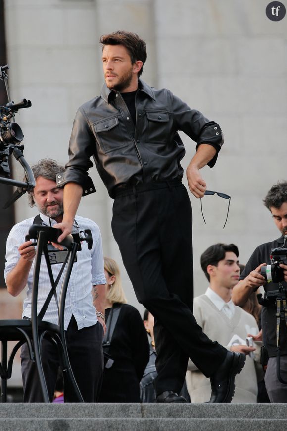 Jonathan Bailey - Arrivées au défilé de mode Hommes printemps-été "AMI" au Sacré Coeur à Paris. Le 23 juin 2022 © Veeren-Christophe Clovis / Bestimage 